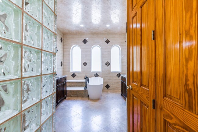 Building Photo - 12446 Willis Waukegan Rd