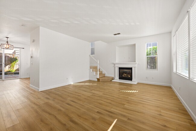 Building Photo - 2023 Northfield Dr