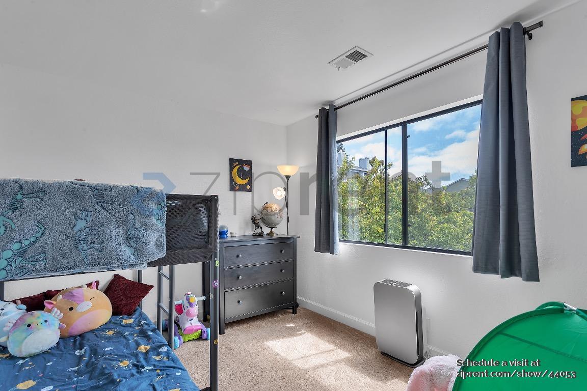 Building Photo - 2157 Clearview Cir