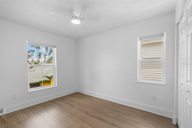 Building Photo - 505 43rd St S