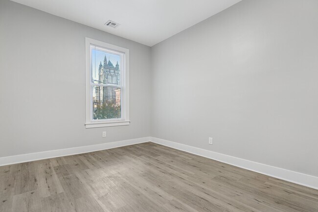 Building Photo - 324 Pacific Ave