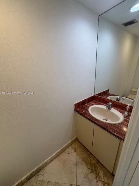 Building Photo - 520 Brickell Key Dr