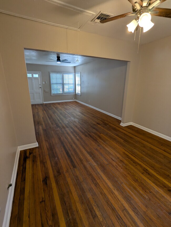 Building Photo - 5321 Howard St