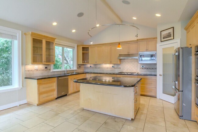 Building Photo - 4Bd/4Ba Seattle Home