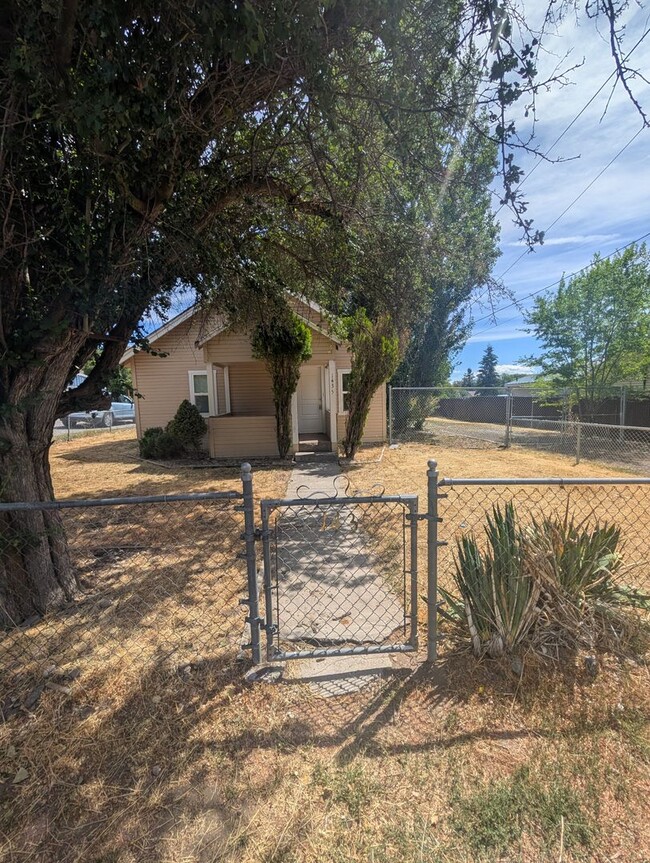 Primary Photo - 2 Bedroom 1 Bath House