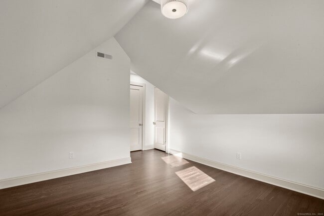 Building Photo - 154 Henry St