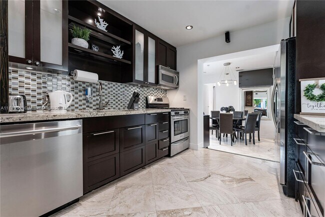 Building Photo - 1622 Mayo St