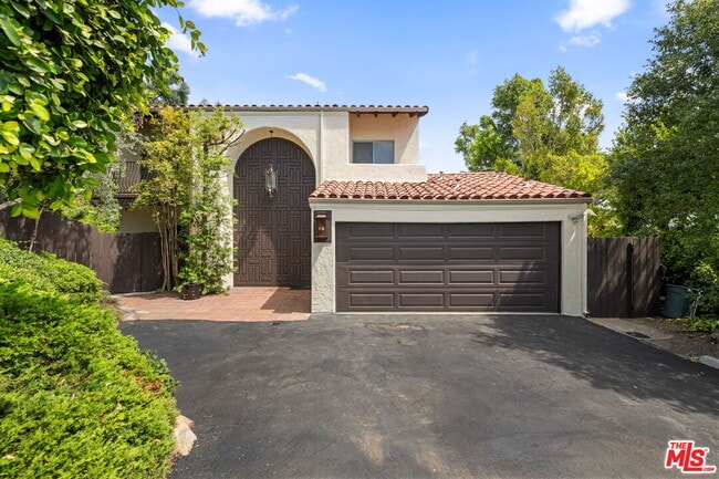 Primary Photo - 2492 Banyan Dr