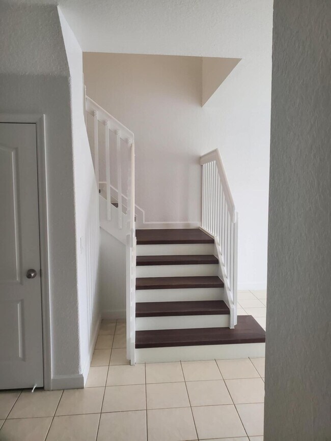 Building Photo - 2227 Shoma Dr