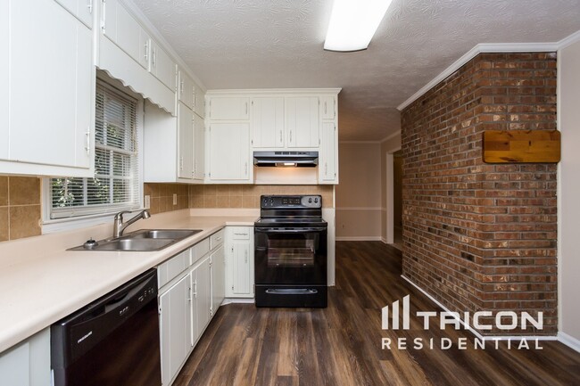 Building Photo - 507 Ironwood Ct SE
