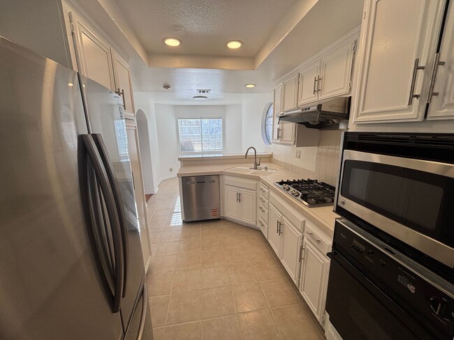 Building Photo - Spacious 3-Bedroom Stevenson Ranch Home with Downstairs Suite!