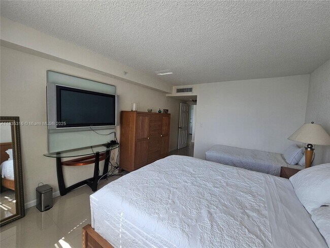 Building Photo - 2501 S Ocean Dr