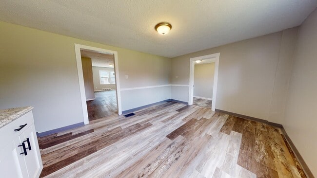 Building Photo - 4023 Valley Rd