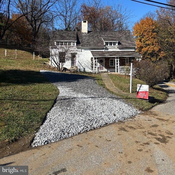 Building Photo - 875 Old State Rd