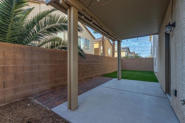 Building Photo - 10931 Sardinia Sands Dr