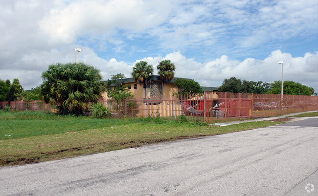 Building Photo - Miami Gardens Apartments