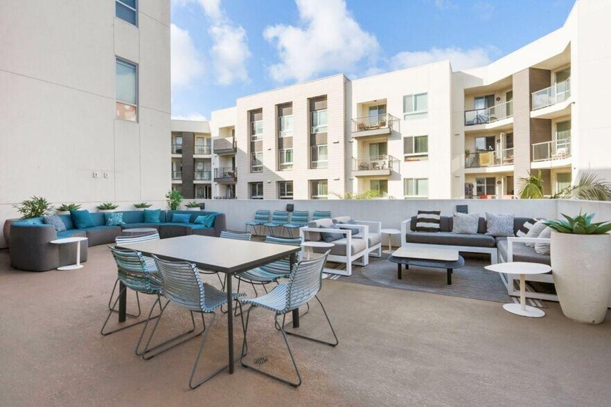 Building Photo - 8725 Ariva Ct