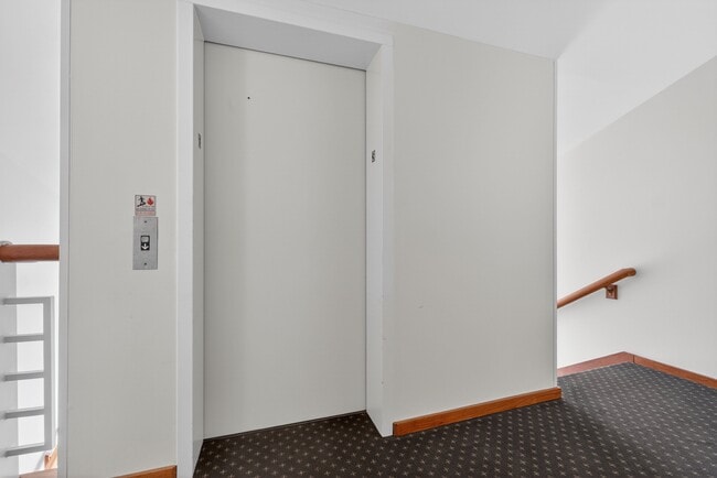 Building Photo - 155 N Hanley Rd