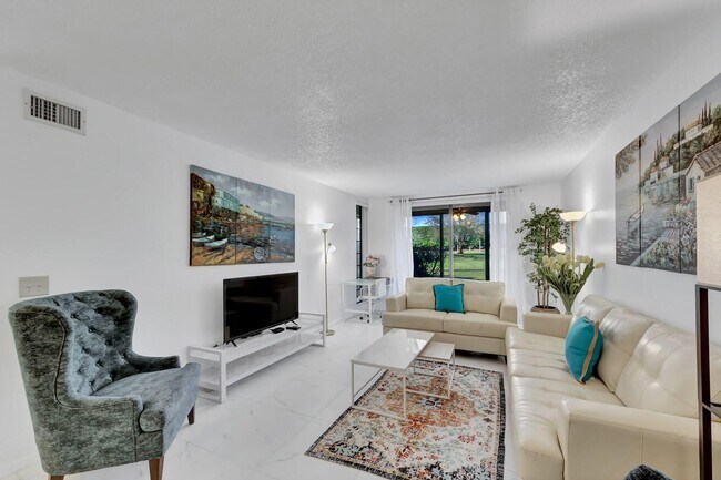 Building Photo - 7844 La Mirada Dr