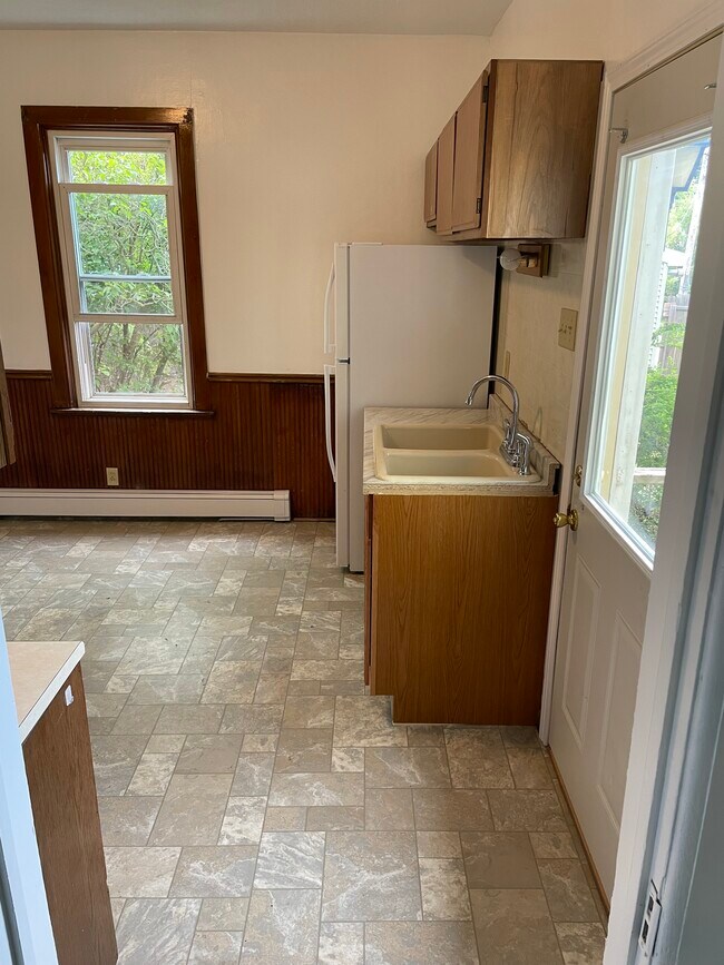 Building Photo - 1638 Saemann Ave