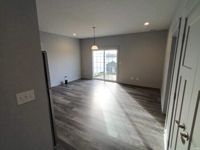 Building Photo - 1231 W Rangeview Cir