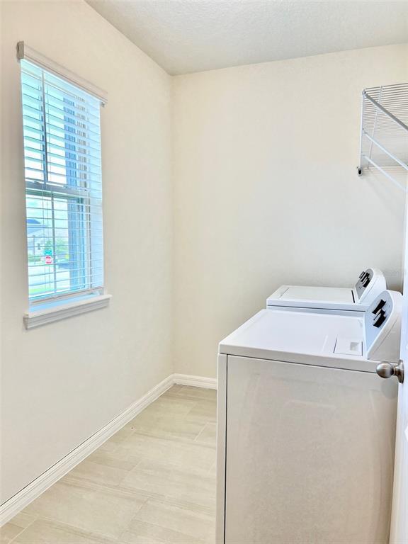 Building Photo - 9330 McLaren Alley