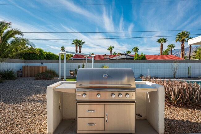 Building Photo - 2305 E Bellamy Rd