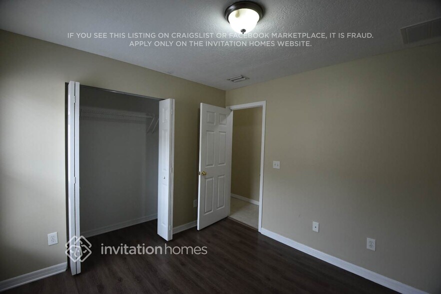 Building Photo - 123 Oak Grove Rd