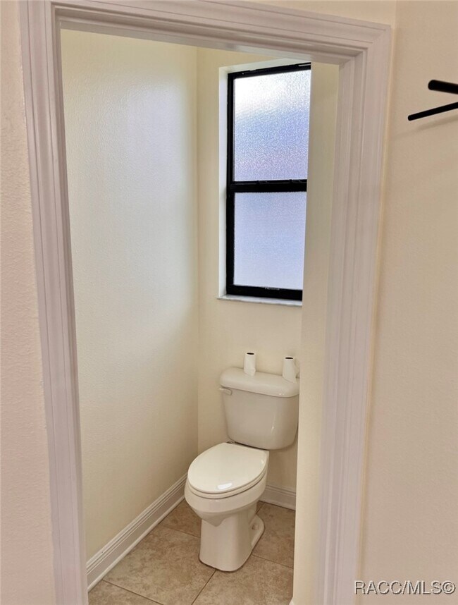 Building Photo - 2395 N Brentwood Cir