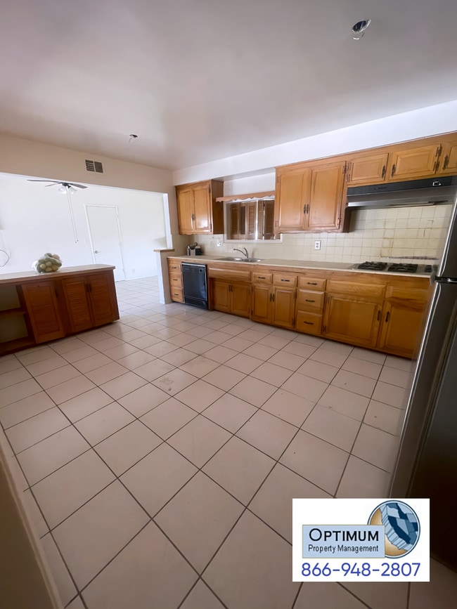 Building Photo - Summer-Ready Pool Home in Pomona