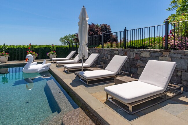 Building Photo - 3 Barclay Sq