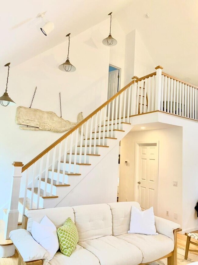 Building Photo - 6 Nidzyn Ave