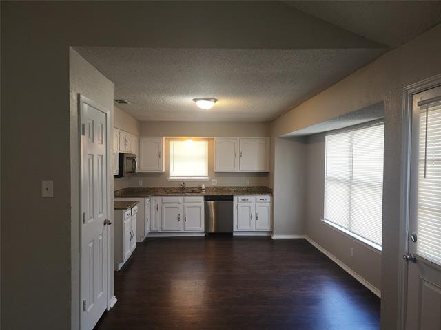 Building Photo - 208 Cambridge Dr