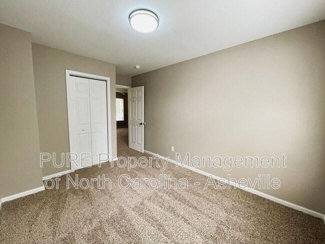 Building Photo - 16 Evergreen Ave