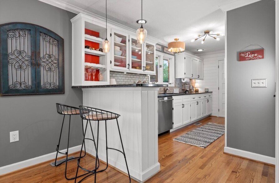 Building Photo - 1627 Fernwood Cir