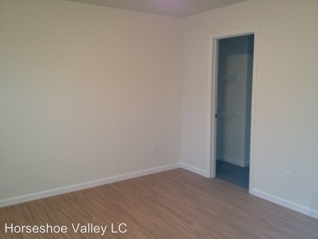 Building Photo - 100 Horseshoe Valley Dr