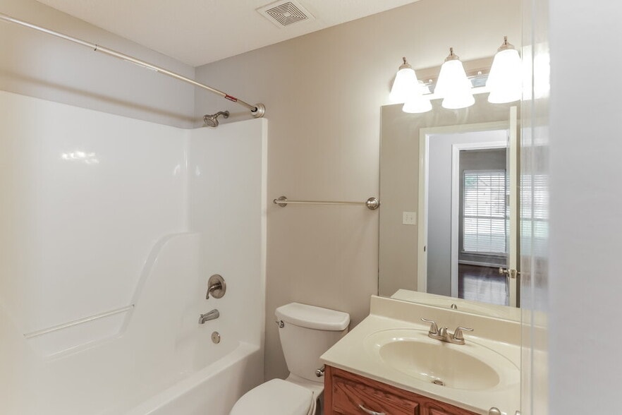 Building Photo - 1329 Annesdale Dr