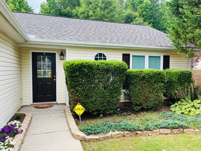 Building Photo - Wow! Renovated 3 bedroom 2 bath home in Ca...