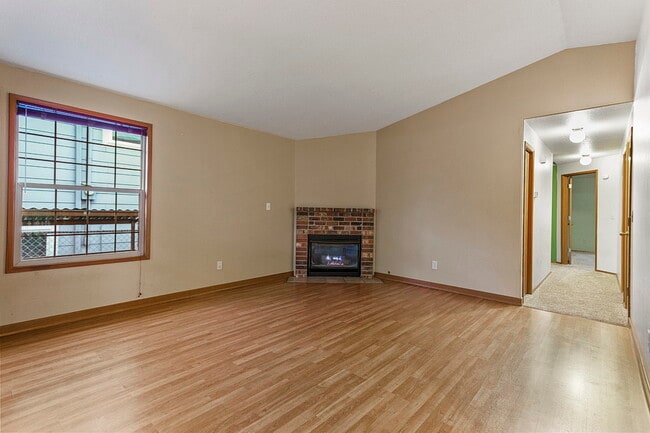 Building Photo - 6432 SE 63rd Ave