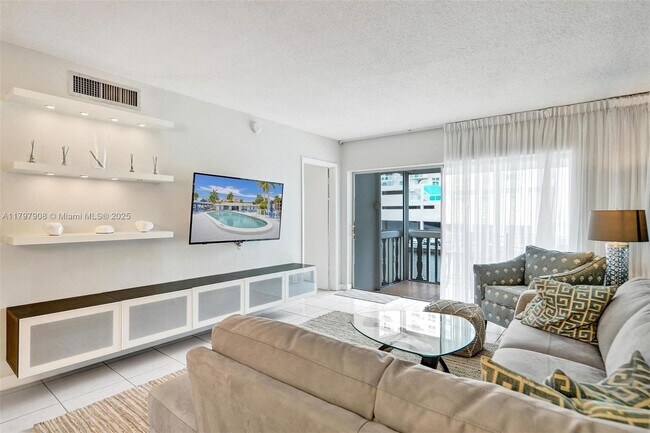 Building Photo - 450 Paradise Isle Blvd