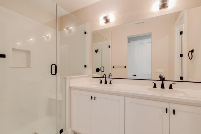 Building Photo - 1416 Venice Ter