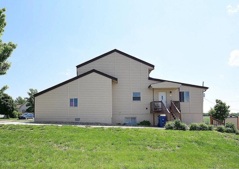 Building Photo - 345 Spruce St