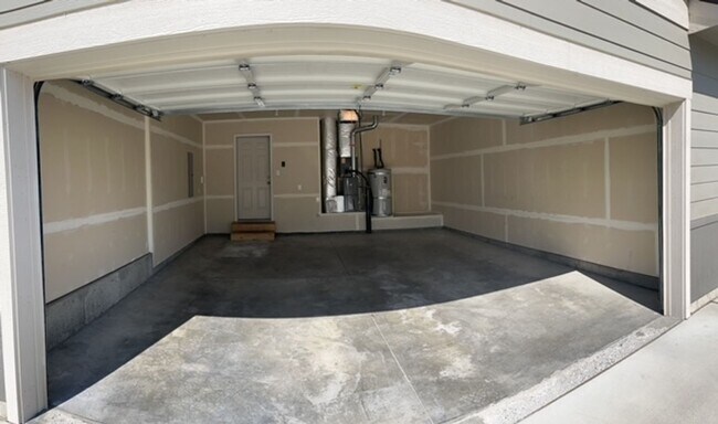 Building Photo - 1606