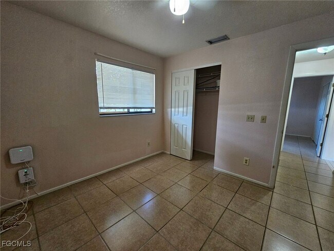 Building Photo - 1206 SE 36th Terrace