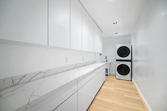 Building Photo - 5220 N 31st Pl