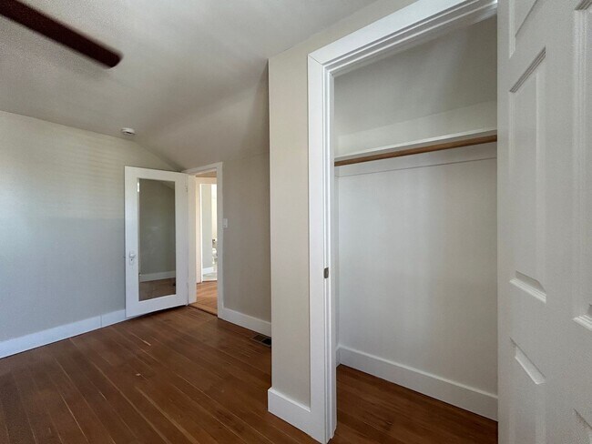 Building Photo - Rent Special! - Gorgeous 3 Bed + Bonus Roo...