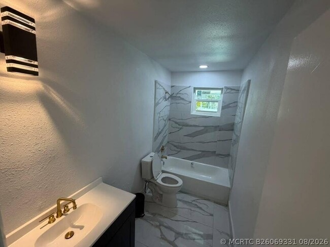 Building Photo - 3911 NW 32nd Ave