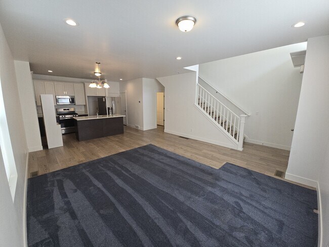 Building Photo - 754 E 950 N