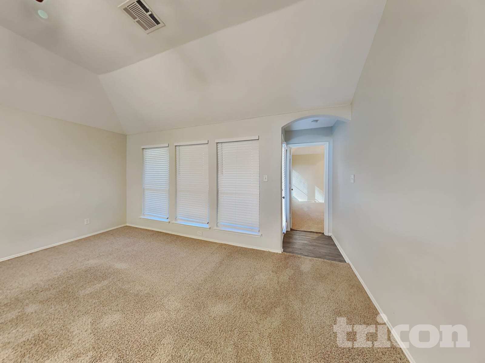 Building Photo - 1615 Hillside Dr