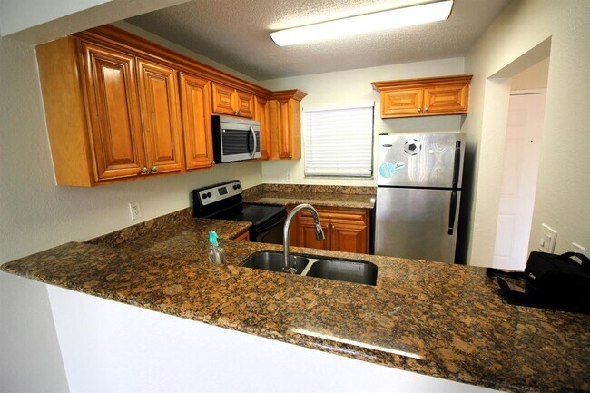 Building Photo - 1513 Lake Crystal Dr